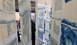 Labirintul de cianotipie Share, Tag or Dye Again ajunge pentru prima dată în Timișoara pe 8 iunie