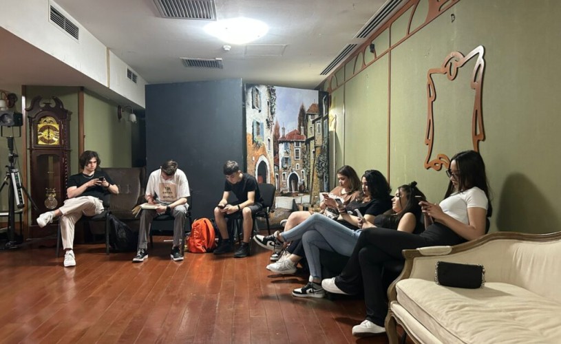 Cum să te infectezi cu virusul teatrului la vârsta adolescenței