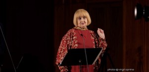 Rodica Mandache si Eduard Păuna în „Aplauze pentru poet...” pe scenă, la Festivalul Internațional de Teatru de la Sibiu