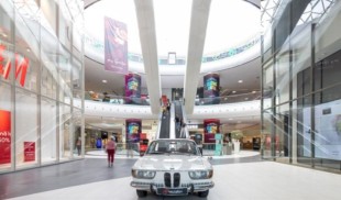 Classic Luxury Cars: Expoziție de mașini clasice de lux la Mega Mall, prezentată de Mașinistul