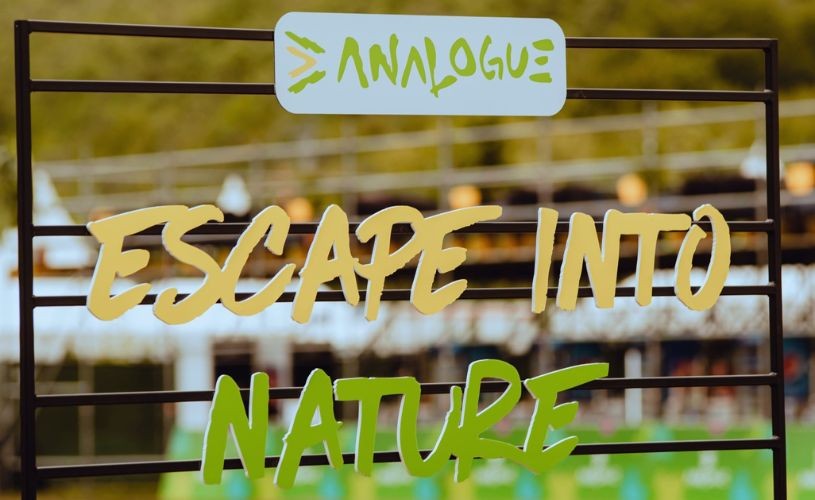 Analogue Festival 2023: trei zile de concerte și experiențe în mijlocul naturii între 25 și 27 august