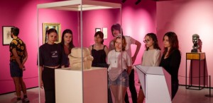 După o jumătate de secol, Sărutul de Brâncuși este expus timp de 10 zile la București!