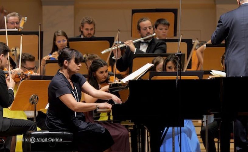 La 15 ani de la înfiinţare, Orchestra Română de Tineret, dirijată de Cristian Mandeal a susţinut două concerte de succes la Kassel şi Berlin, în Germania