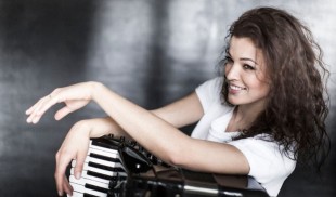 A cântat cu Sting la Londra și deschide stagiunea orchestrei de cameră radio: Acordeonista Ksenija Sidorova