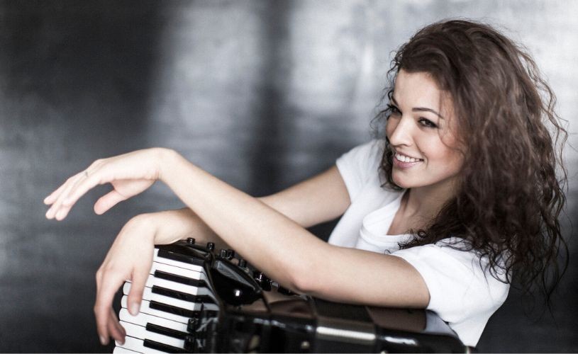 A cântat cu Sting la Londra și deschide stagiunea orchestrei de cameră radio: Acordeonista Ksenija Sidorova