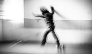 Instalația performativă Mind-moving vine pe 22 noiembrie la Rezidența9