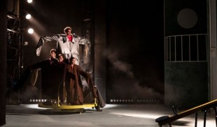 SF (SUPER-FRAGIL) – Spectacol de teatru fizic vine la Teatrul Excelsior