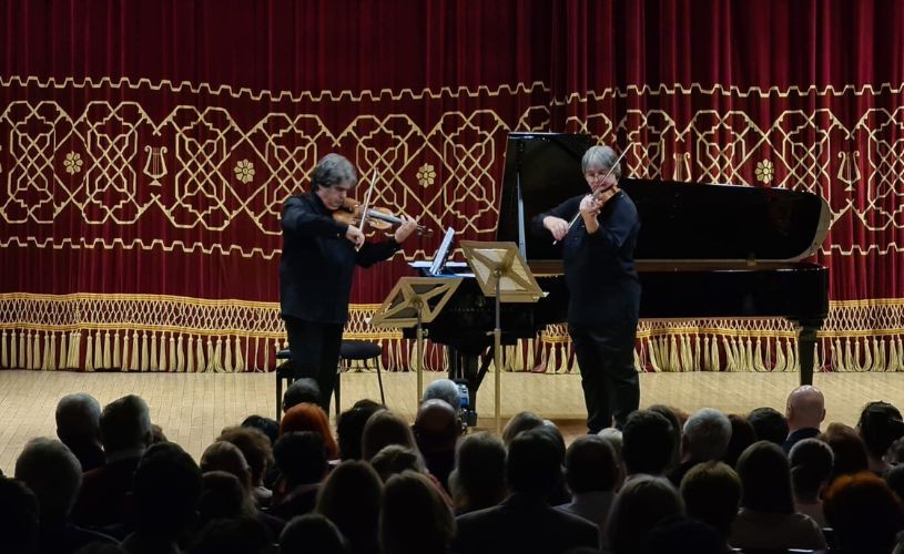 Duelul Viorilor: un debut spectaculos cu casa închisă la Ateneul Român