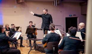 Concert Aniversar Mozart – Verdi, pe scena Filarmonicii Pitești sub bagheta dirijorală a lui Cătălin Toropoc