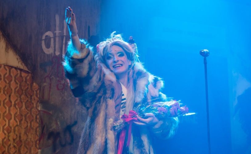 Hedwig and the Angry Inch se va juca pe 15 şi 16 ianuarie, ora 19.00, la Teatrul Metropolis, Sala „Olga Tudorache”