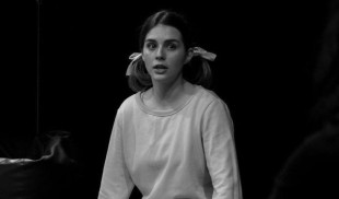 Bianca Marinescu, actriță: „Tu, cu tine și cu publicul… Este ceva ce cred că orice actor ar trebui să experimenteze măcar o dată în carieră.”