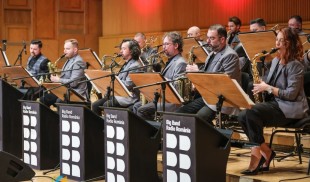 „BLUE CHILLI”: seară de jazz cu saxofonistul TONY LAKATOS
