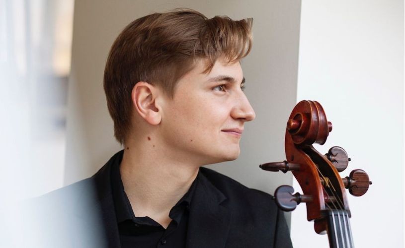 Câștigător al premiului I la Concursul „J. Brahms” – Austria:  violoncelistul JAN SEKACI invitat la Sala Radio