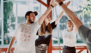 Ateliere de explorare prin teatru dedicate adolescenților, la București, cu Ideo Ideis