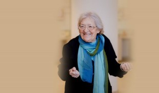 O rochie de mireasă din mătase de parașută. O poveste cu Adina Nanu