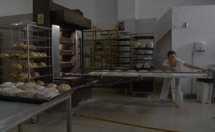 Din 15 martie în cinema – Pâinea noastră cea de toate zilele, film regizat de Șerban Georgescu