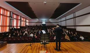Proiectul „Un Stradivarius în școli” își propune să aducă muzica clasică în fața publicului tânăr