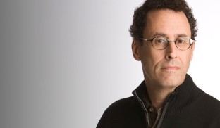 O lume plină de contradicții. Tony Kushner