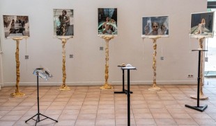 Vanner Collective prezintă instalația artistică „Să Cunoști Lumea”, o oglindire a frumuseții persoanelor cu dizabilități