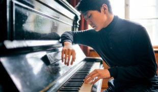 Pianistul Seong-Jin Cho debutează în România la Festivalul Enescu, alături de Orchestra dell’Accademia Nazionale di Santa Cecilia din Roma