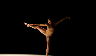Solo-ul de dans contemporan „Femina”, pe scena Choreography 40 din Hanovra