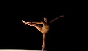 Solo-ul de dans contemporan „Femina”, pe scena Choreography 40 din Hanovra