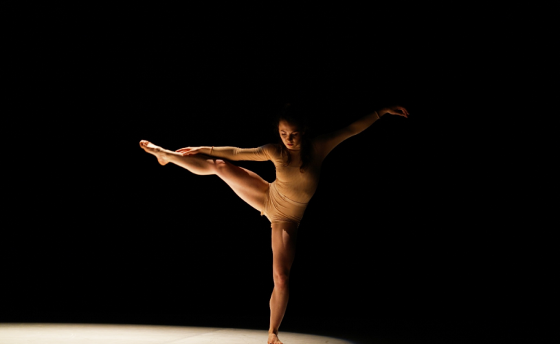 Solo-ul de dans contemporan „Femina”, pe scena Choreography 40 din Hanovra