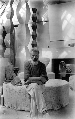 Constantin Brancusi este, printre altele, autorul lucrarilor Poarta Sarutului, Coloana Infinitului Constantin Brancusi este, printre altele, autorul lucrarilor Poarta Sarutului, Coloana Infinitului