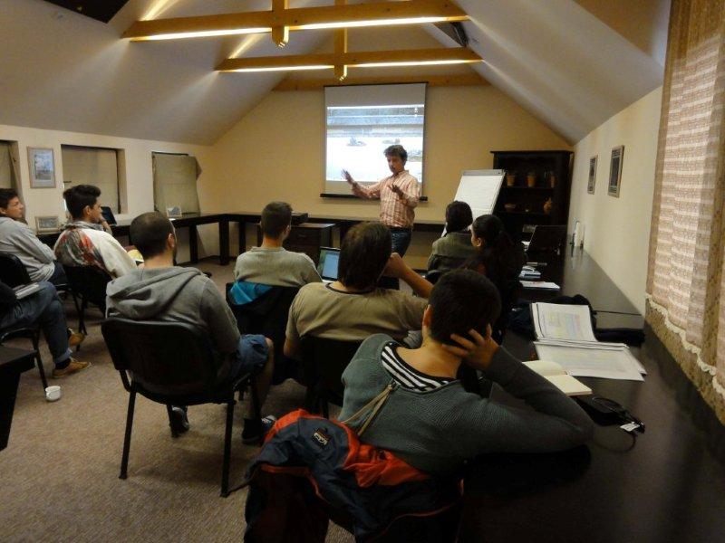 Studentii la curs