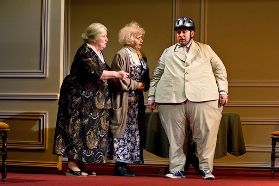 Natură moartă cu nepot obez, Teatrul Odeon