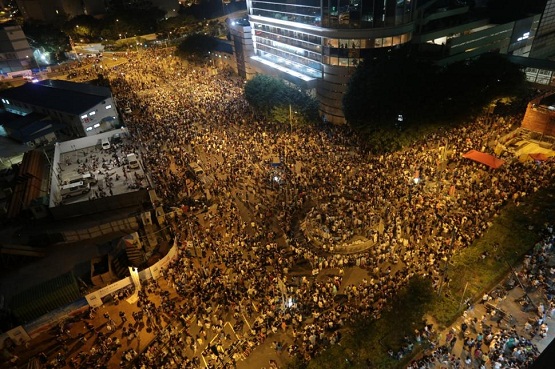 Studenţii protestează la Hong Kong cerând Chinei instaurarea votului universal.