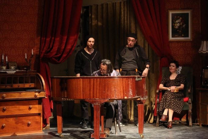 "Dumnezeu se îmbracă de la second-hand", Teatrul National, Sala Studio