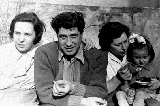 Lygia si Gellu Naum cu sora Eta si nepoata Sanda 1956 - 1957